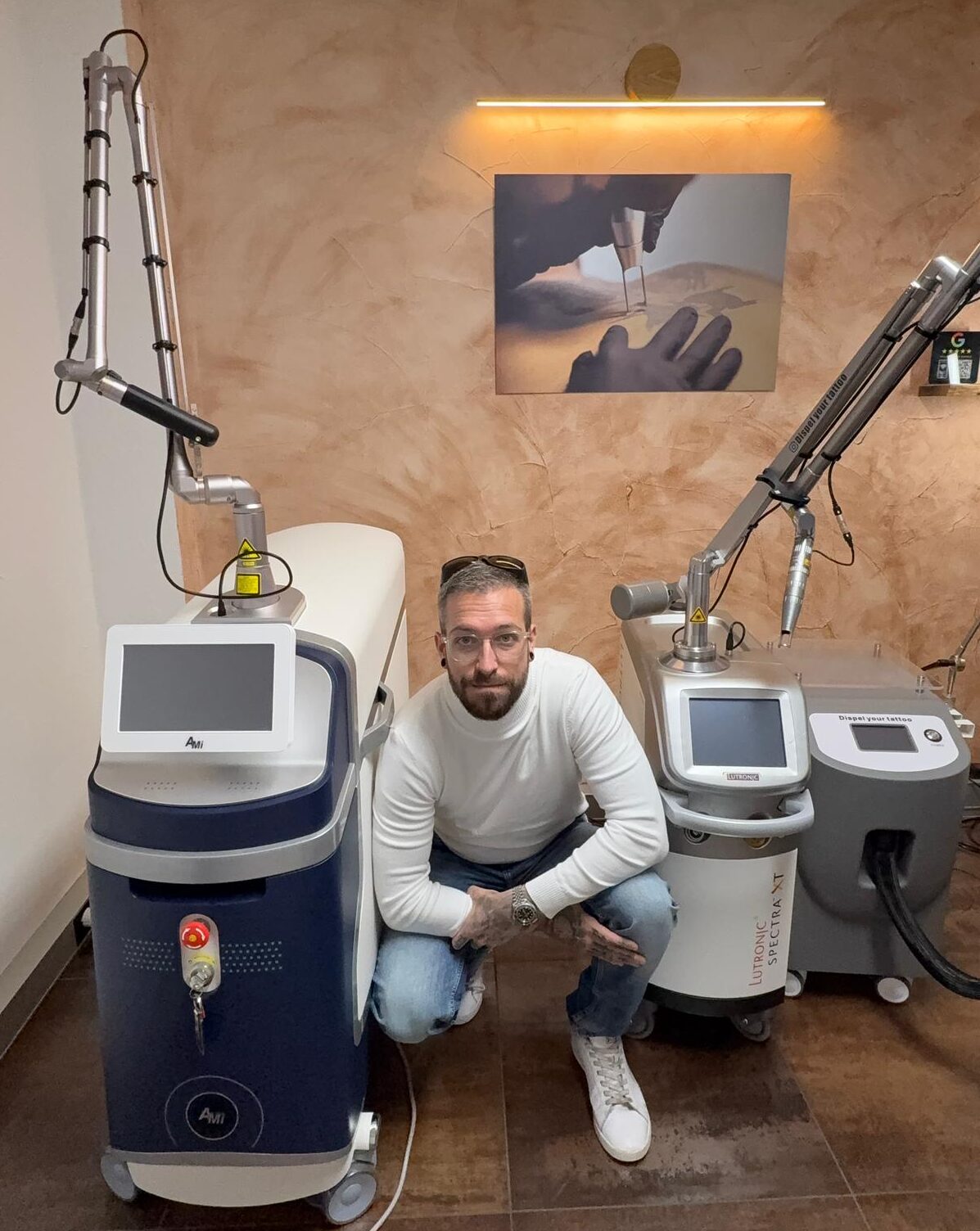 Portrait du praticien spécialiste en détatouage laser chez Dispel Your Tattoo à Martigny