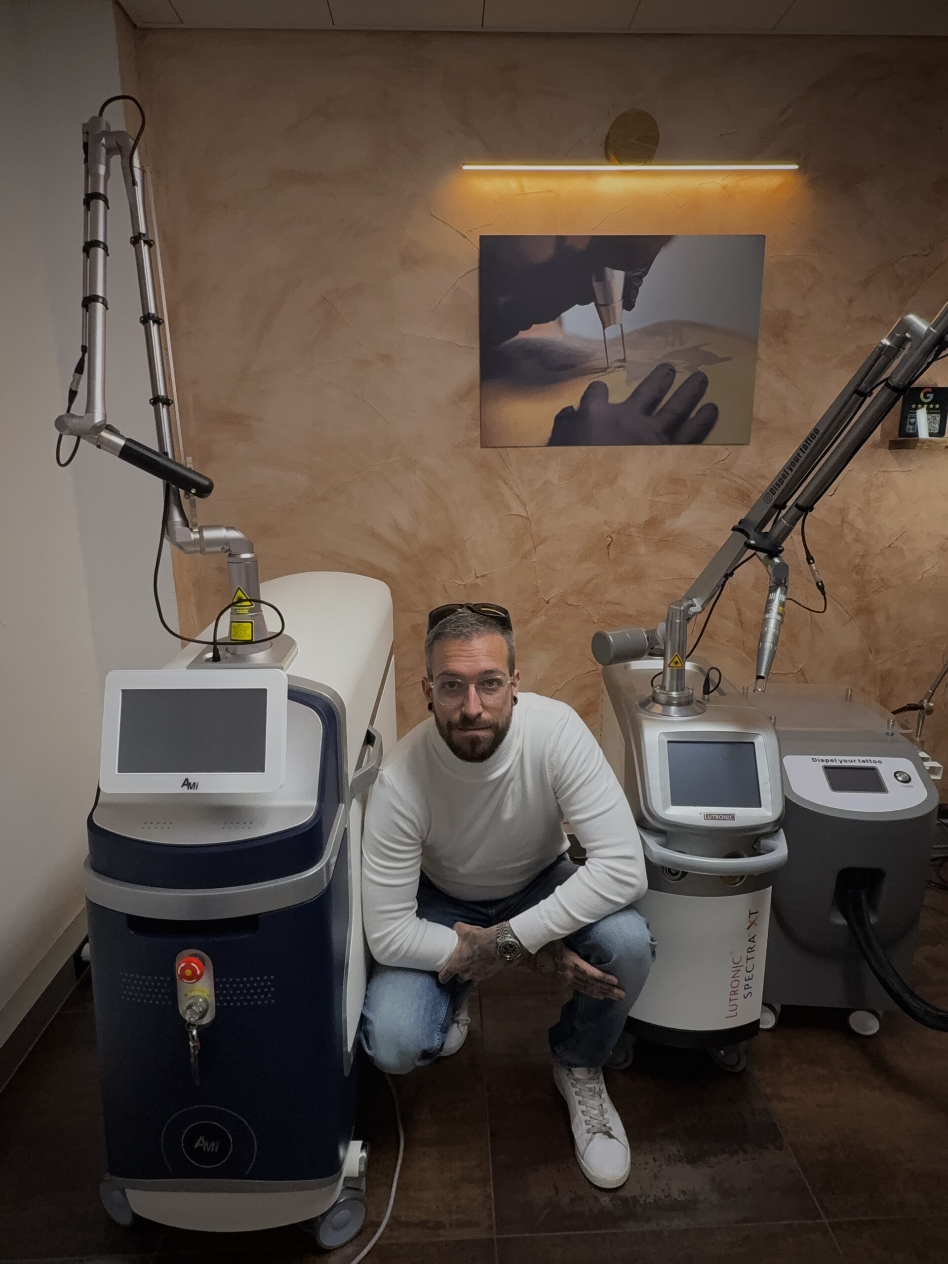 Portrait du praticien spécialiste en détatouage laser chez Dispel Your Tattoo à Martigny